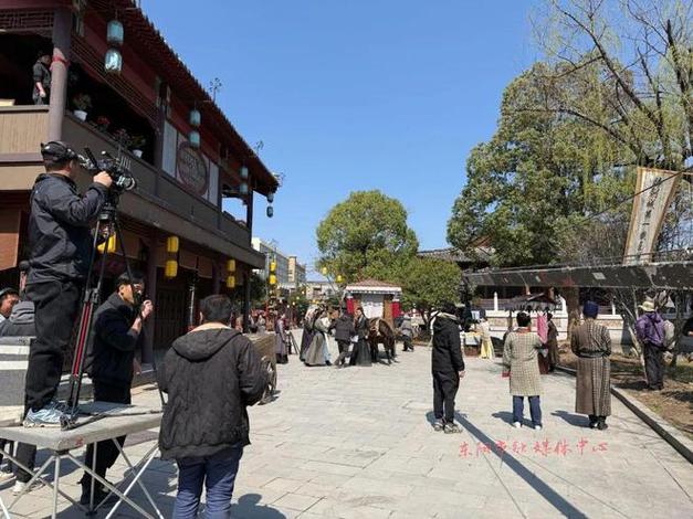 横店影视城80亩宋街影视拍摄基地投用，一站式置景与道具服务赋能微短剧提速
