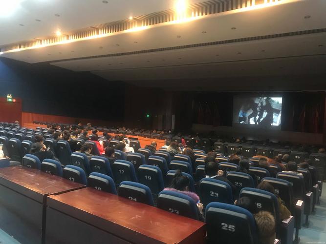 光影造梦 数字内容与影视美术置景的融合之道